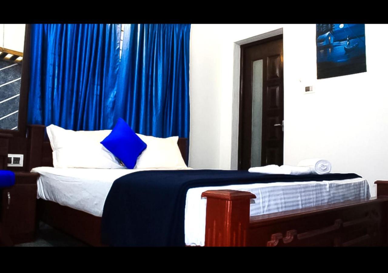 Shore Beach Homestay Turavur Exterior photo